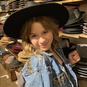 Meet your Posher, Olivia